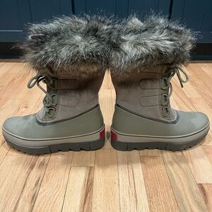 NWT Sorel Joan of Arc Fur-Trim Winter Boots in Sage | Size 9